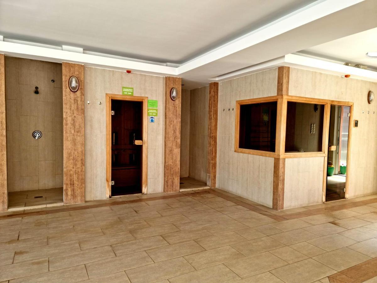 Relax Wellness Studio Hajduszoboszlo Apartment Exterior foto
