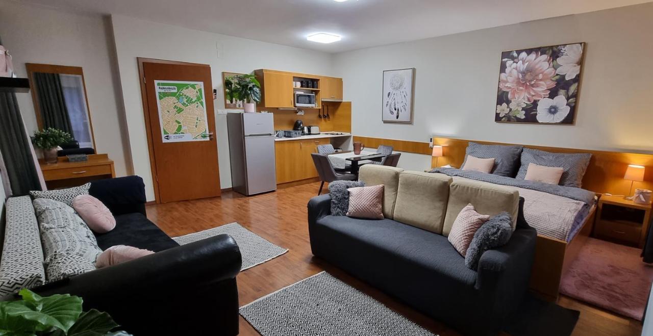 Relax Wellness Studio Hajduszoboszlo Apartment Exterior foto